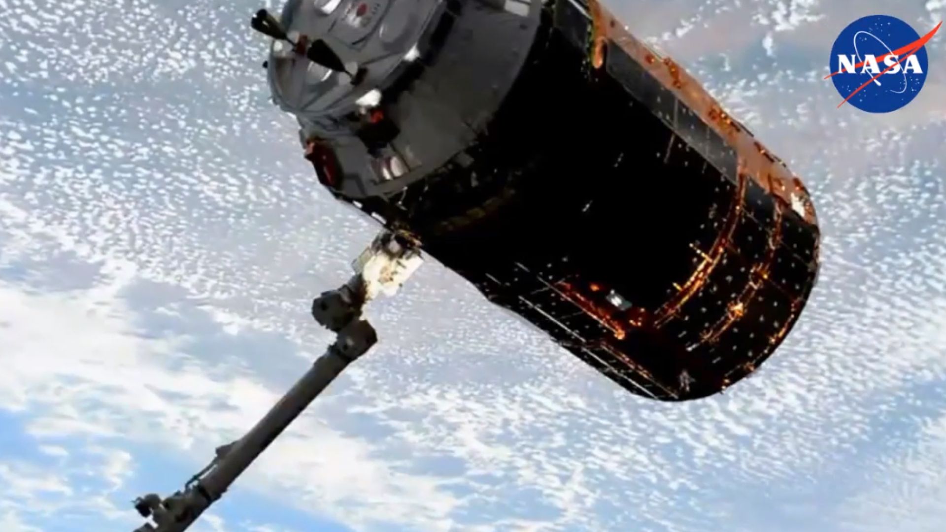 Японският безпилотен космически кораб "Конотори 9" започна скачване с МКС (видео)