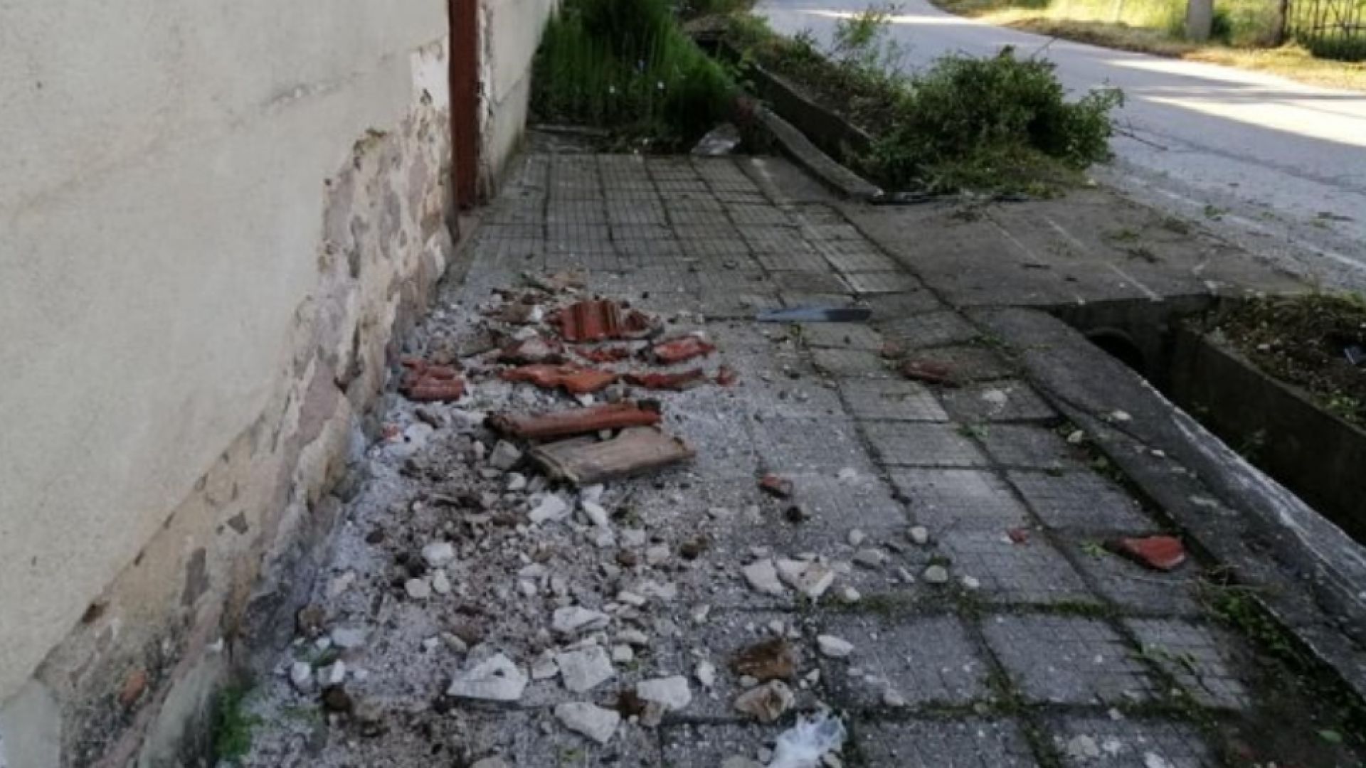 Шофьорката помела четири жени на тротоар в село Дебръщица е