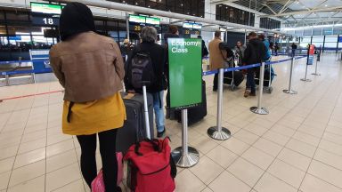 От 12 00 часа днес България възобновява полетите от Обединеното кралство