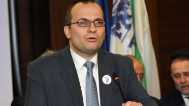 Депутатът от Демократична България Мартин Димитров заяви че не е