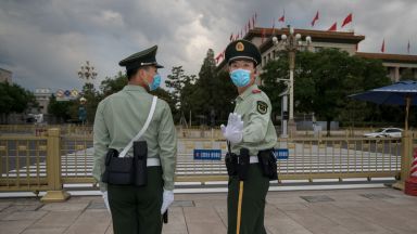 Китай отменя ограниченията в Пекин, учени призоваха Великобритания да върне мерките