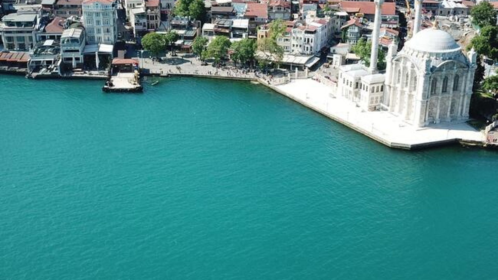 Защитните маски и ръкавици се превърнаха в новия замърсител на