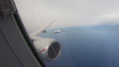  Руски Су-35 прихванаха американски разследващ аероплан над Средиземно море (видео) 