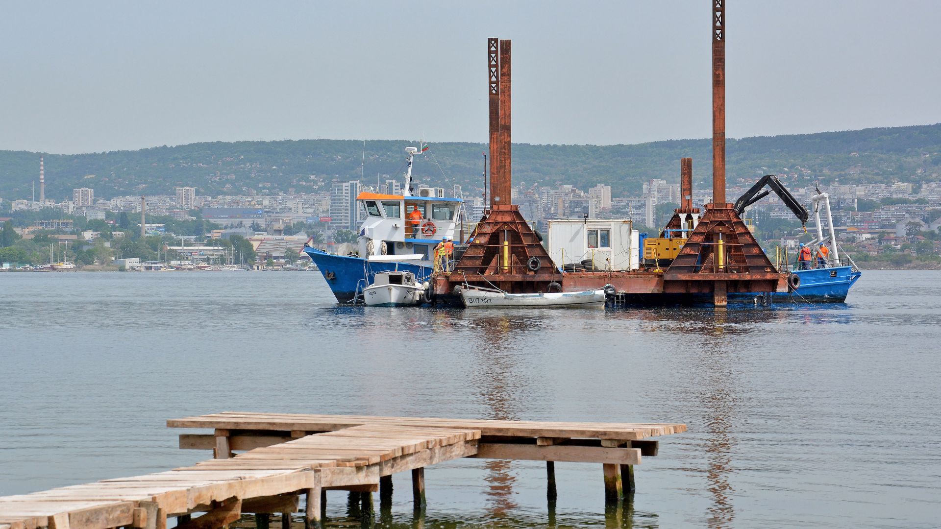 Авариралият участък от тръбопровода във Варненското езеро е открит почти