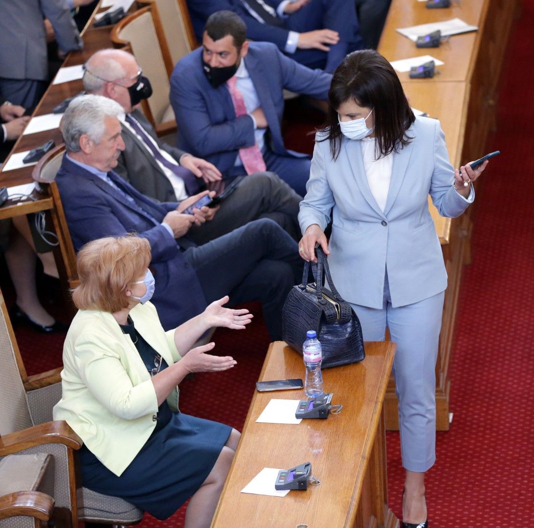 Менда Стоянова Даниела Дариткова (вдясно) ще водят преговорите