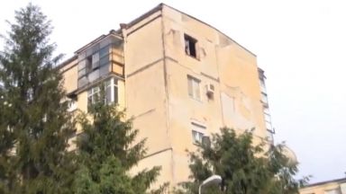  Огнеборци избавиха 3 деца в пламнал апартамент във Велико Търново 
