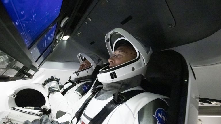 Карантина за астронавтите на НАСА след отложения им полет