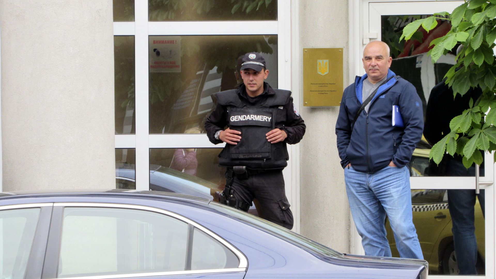 Прокурори следователи и жандармерия влязоха тази сутрин в административната сграда