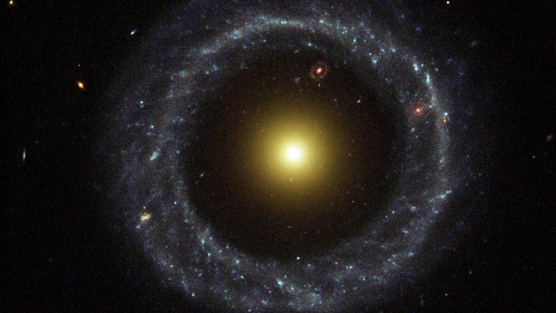 "Хъбъл" засне най-древната пръстеновидна галактика