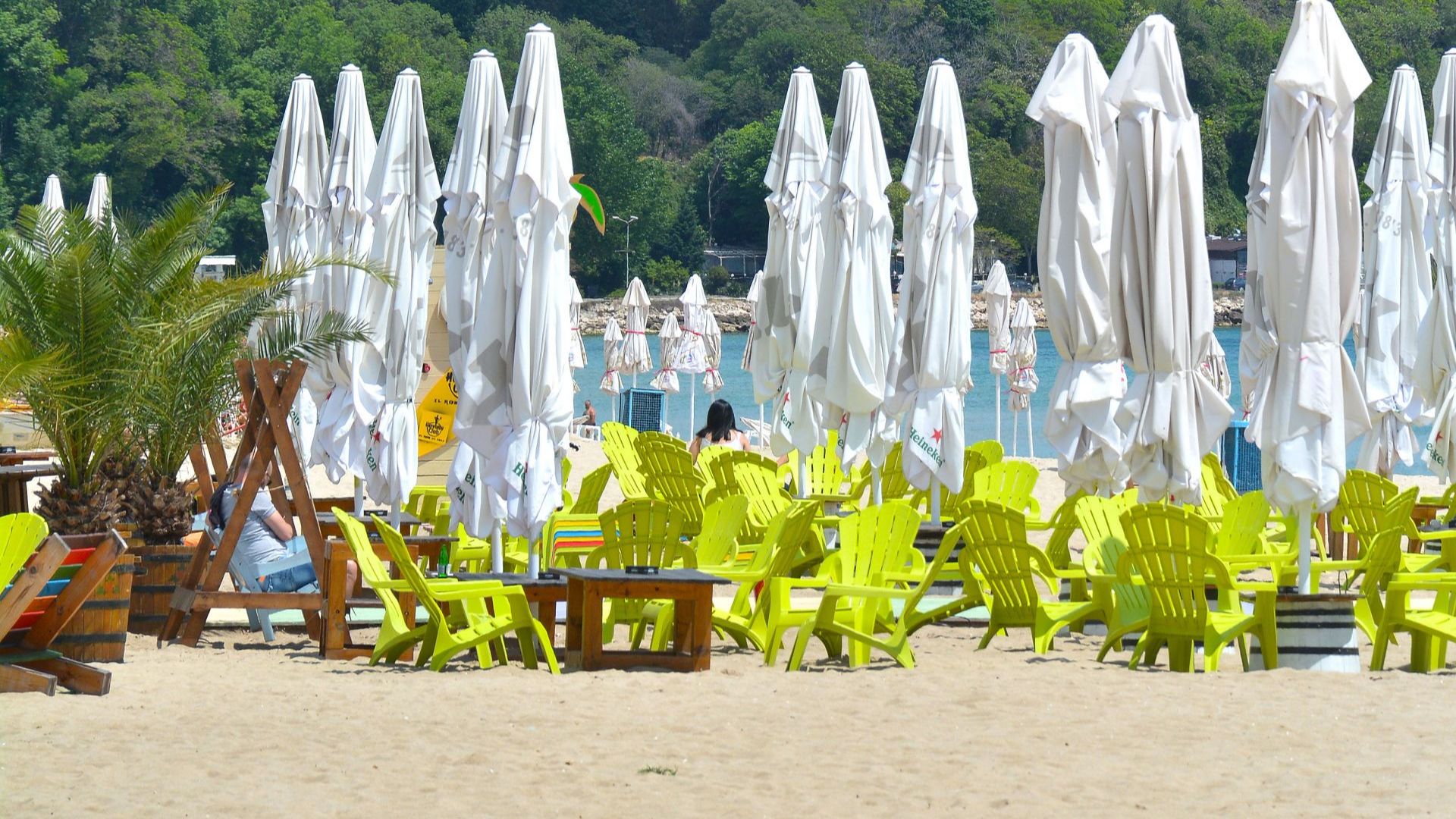 Плажовете и крайбрежните заведения в морския град са готови за