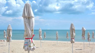 Безплатни чадъри и шезлонги на 25 български плажа у нас 