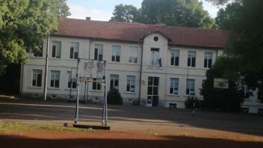 Жителите на Поликраище на протест, затварят училището им на два века
