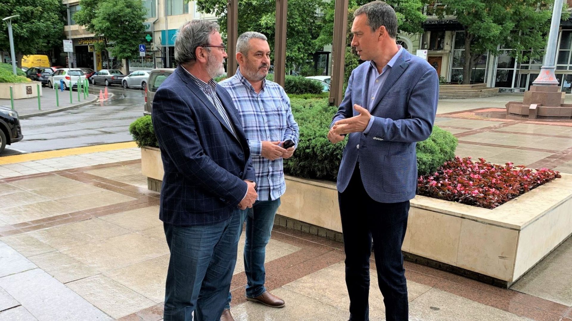 Главният държавен здравен инспектор доц Ангел Кунчев консултира методологията на