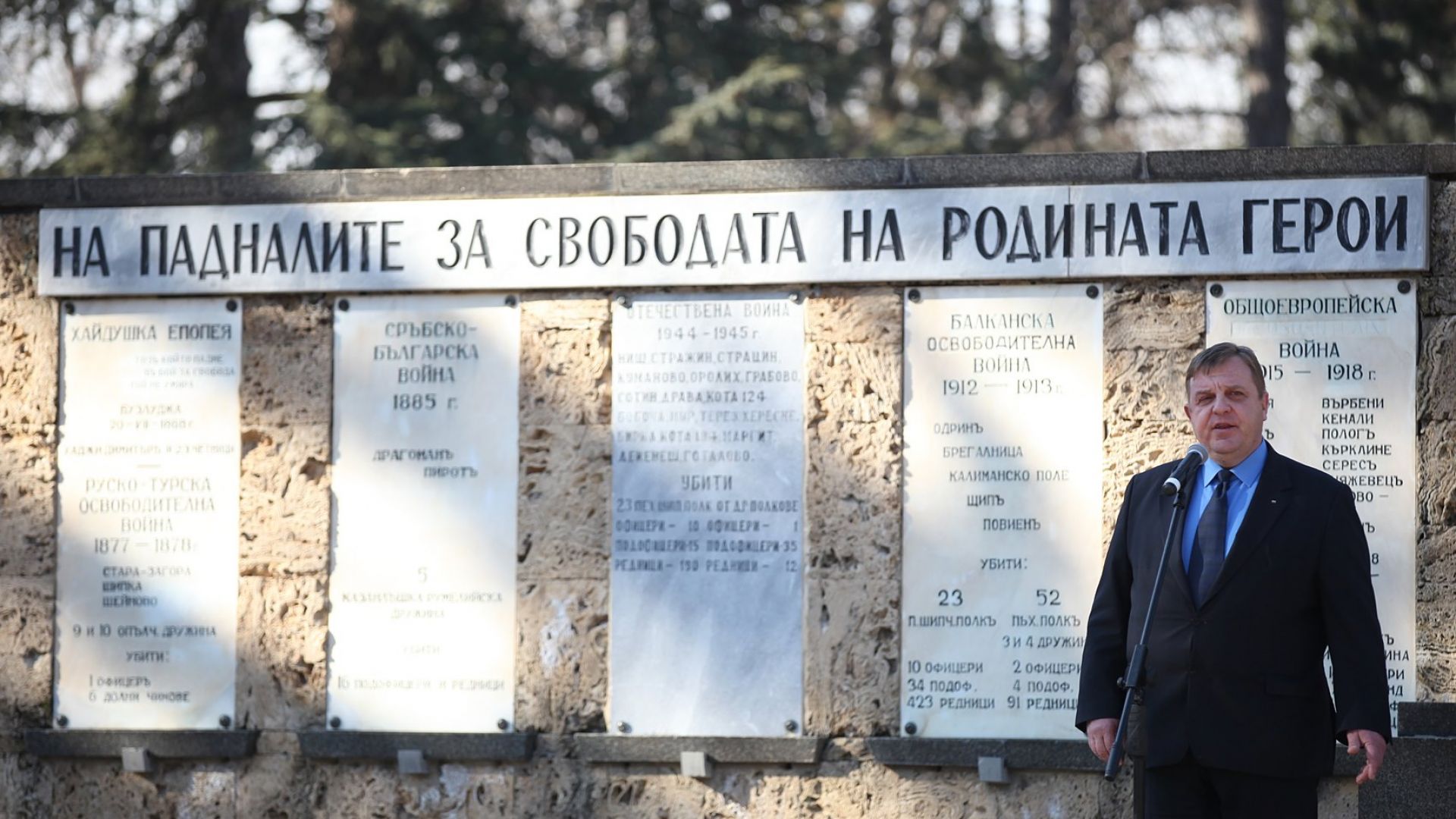 Каракачанов: В деня на Ботев да положим цветя пред най-близкия паметник