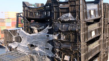 Горя частната зеленчукова борса в село Кърналово в близост до