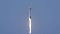 SpaceX прати снабдителна мисия до МКС