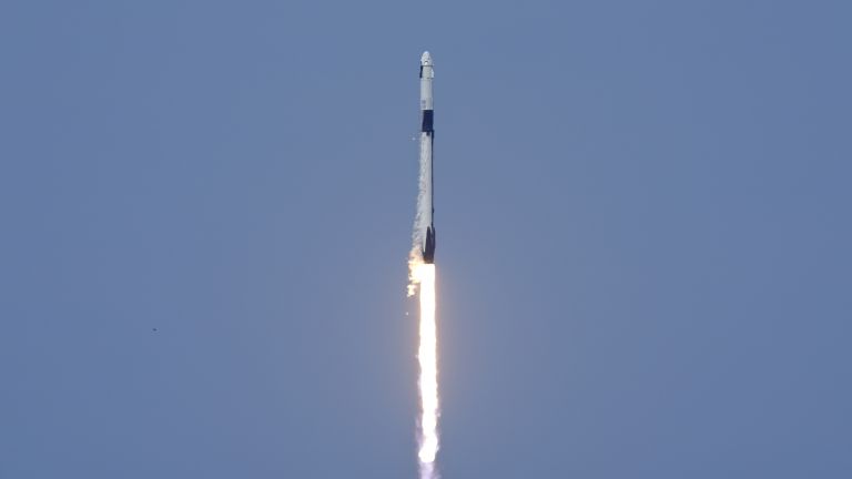 НАСА избра SpaceX за първата си мисия до спътника на Юпитер - Европа