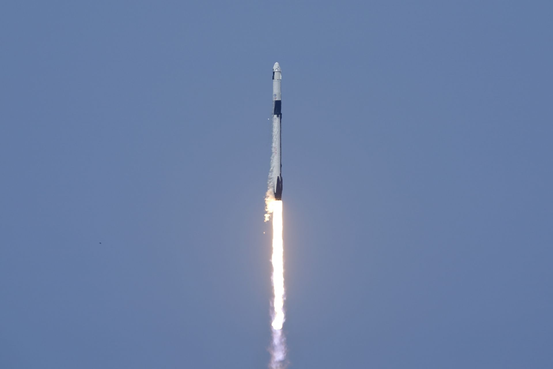 Falcon-9 с космическия кораб Crew Dragon