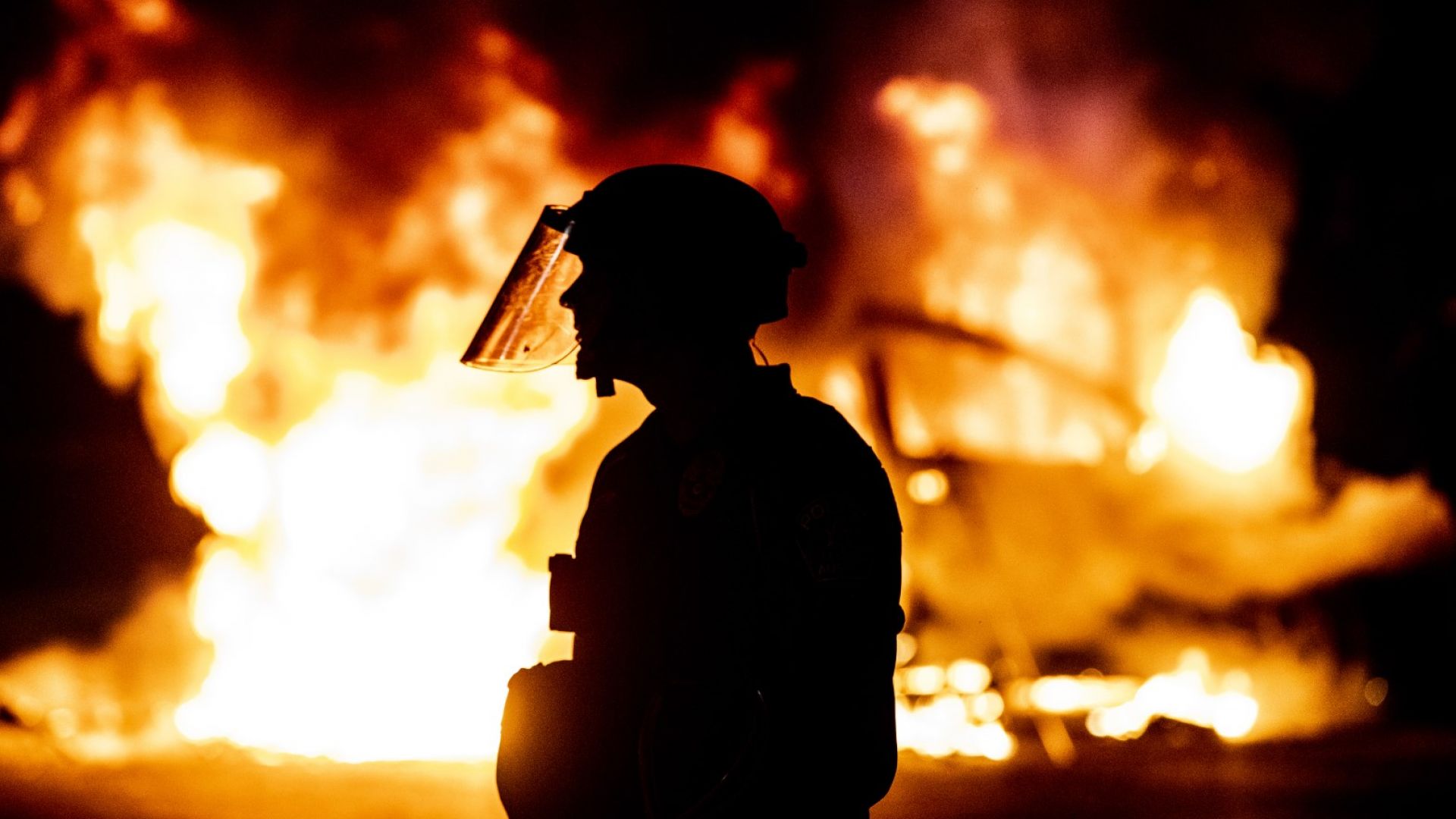 Нова вълна от протести прераснали в сблъсъци между демонстранти и