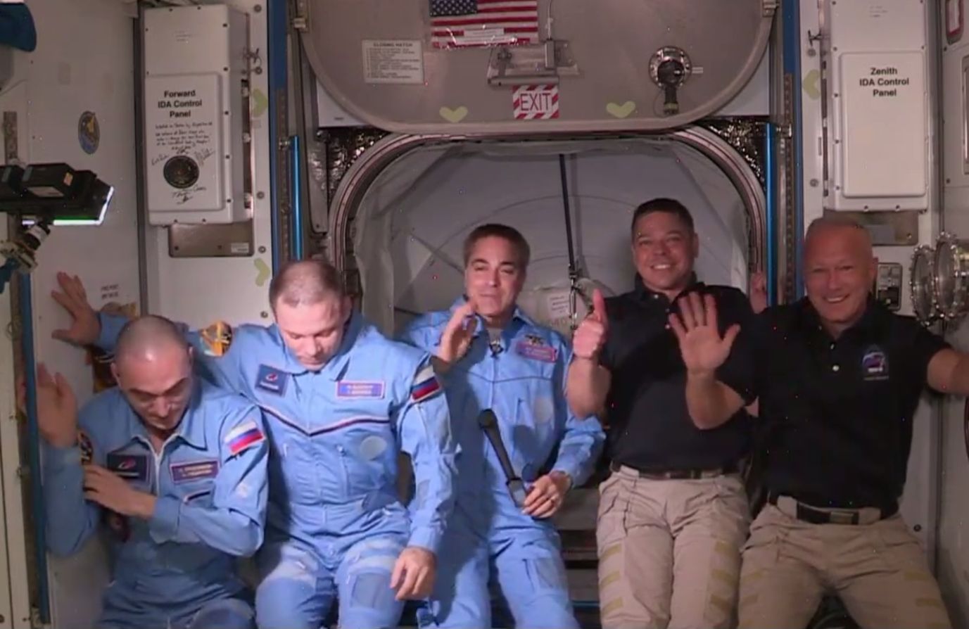 Астронавтите Бенкен и Хърли влязоха в МКС и така ще станаха част от екипажа на 63-та експедиция в МКС