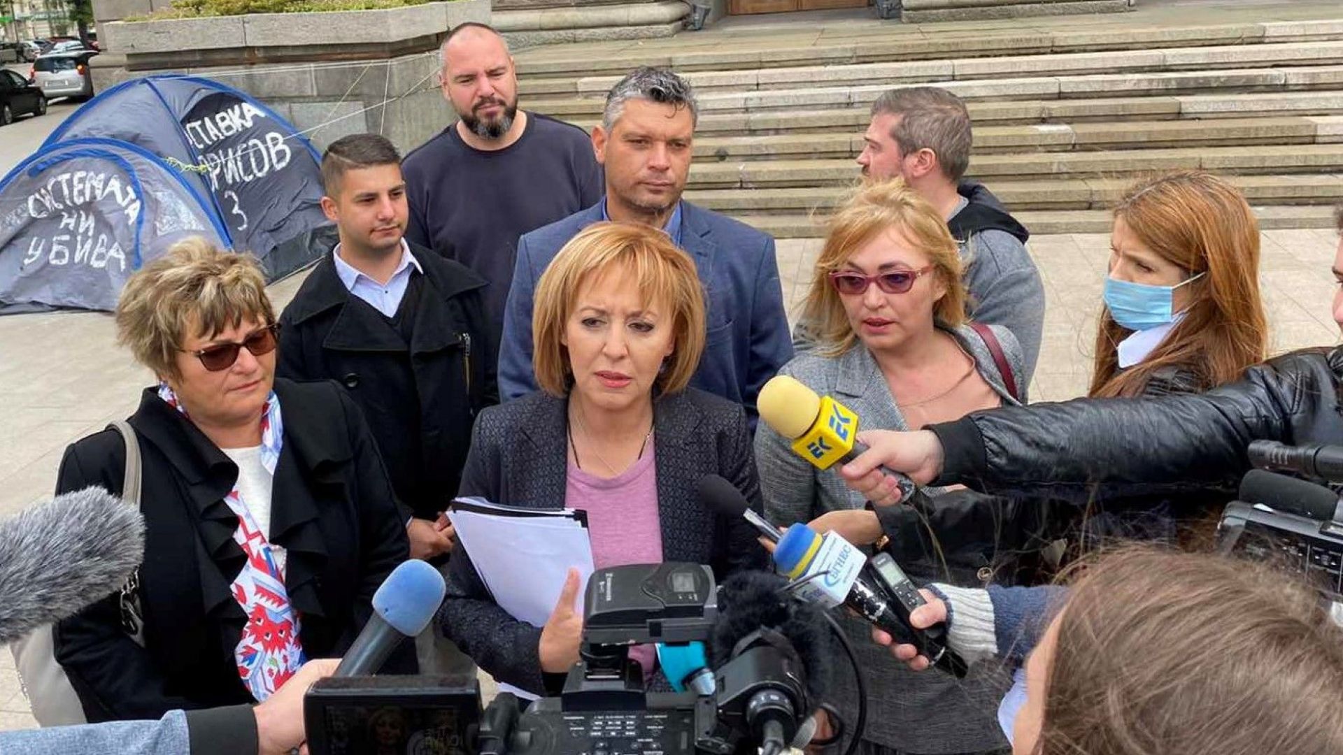 Г н Борисов отново сме под прозорците ви подаряваме ви