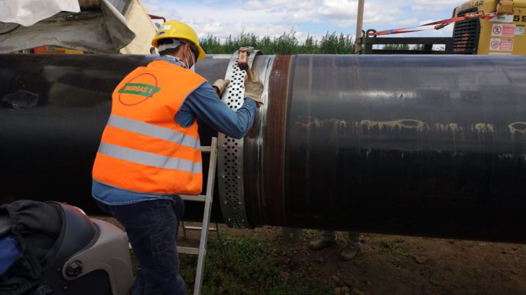 Тръби, модерни компресори и "Балкански" газов микс към Сърбия