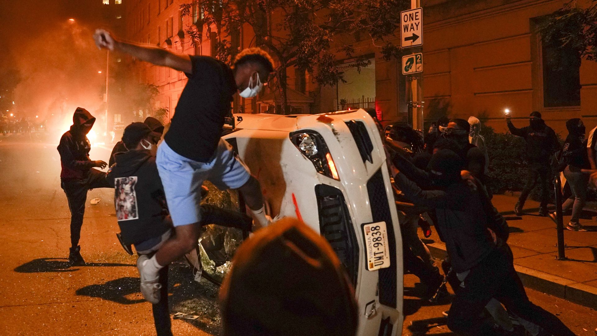 Едни и същи сцени се повтарят в десетки градове из