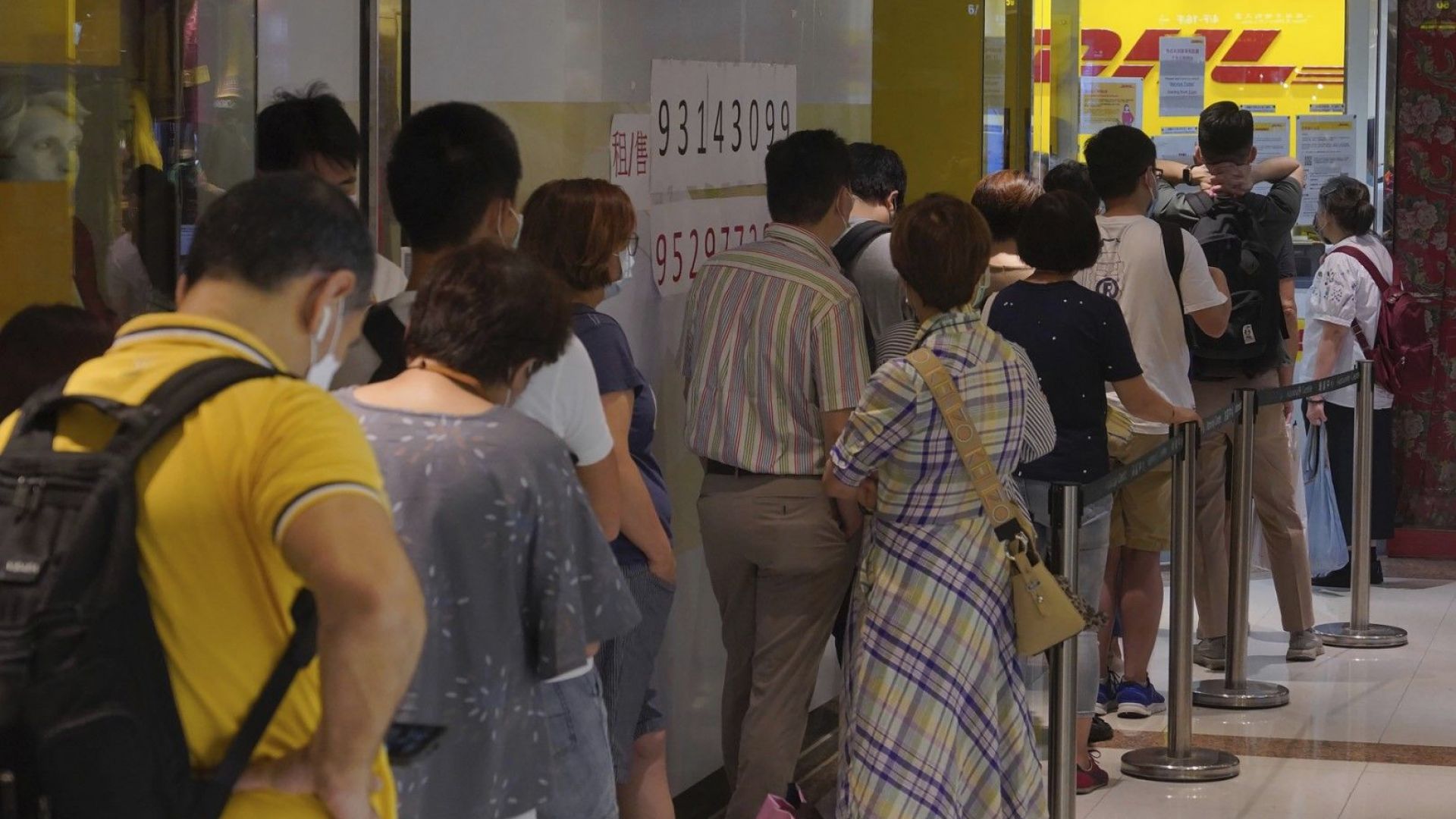 Жителите на Хонконг се редят на опашки за британски паспорти 