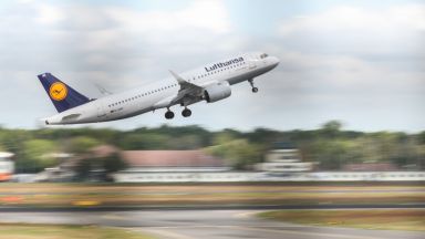 Lufthansa отново ще предлага безплатни напитки в икономична класа