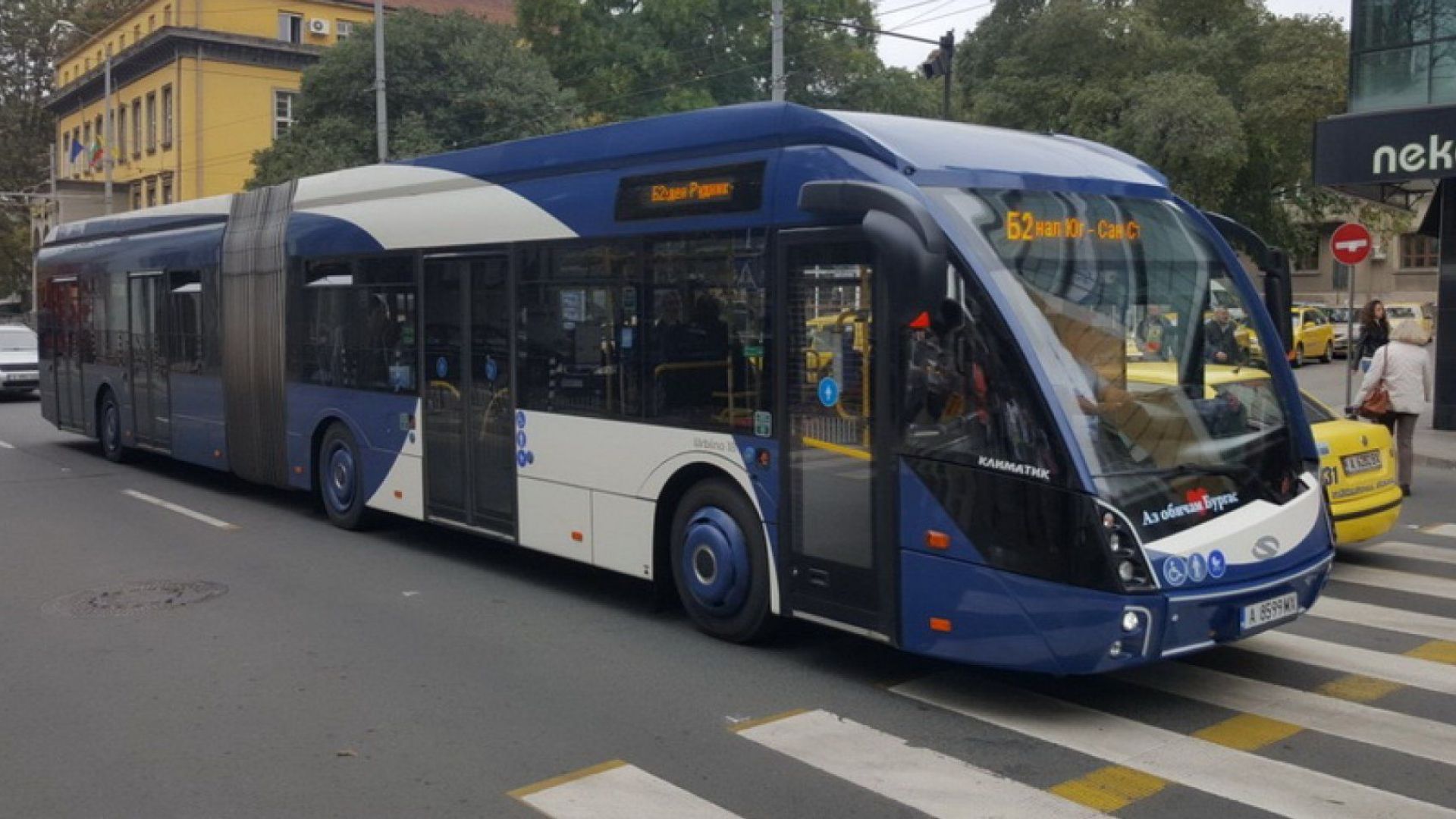 Бургас пуска по-начесто автобуси заради учениците