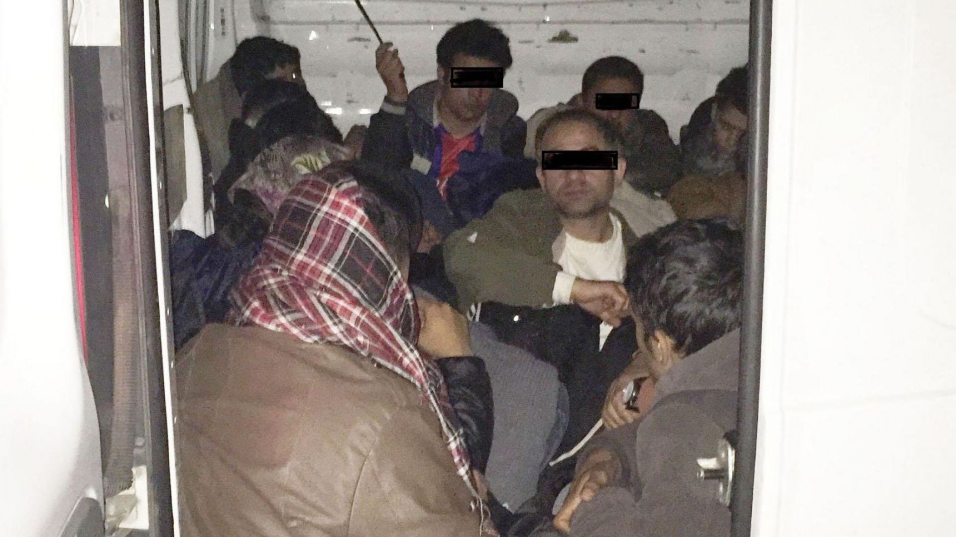 Хванаха мигранти в хладилен камион край Видин