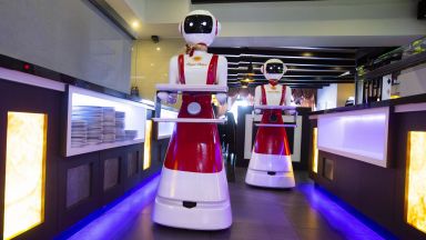Роботи заместват сервитьори в ресторант в Нидерландия