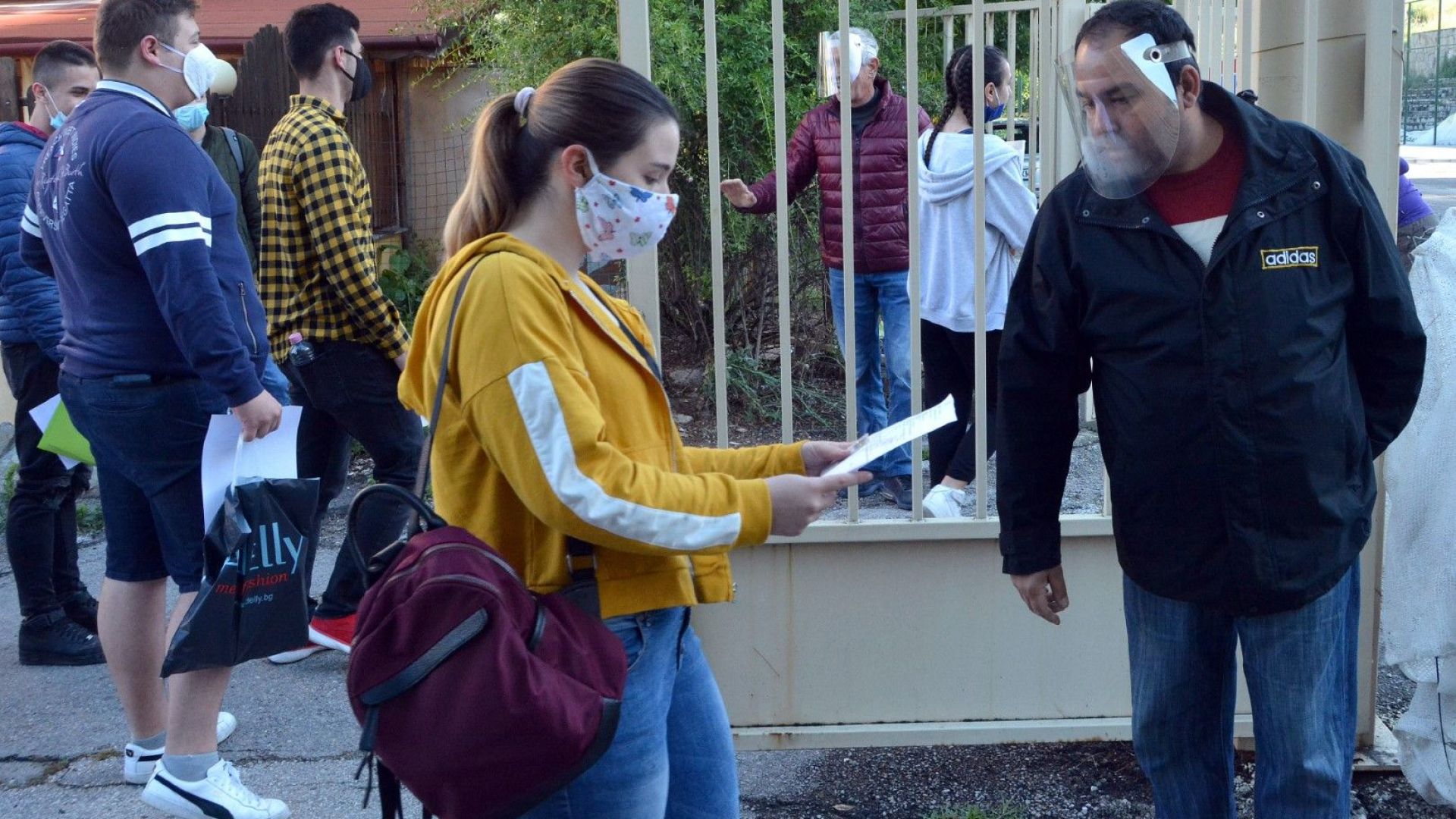 На днешния задължителен държавен изпит по предмет по избор са