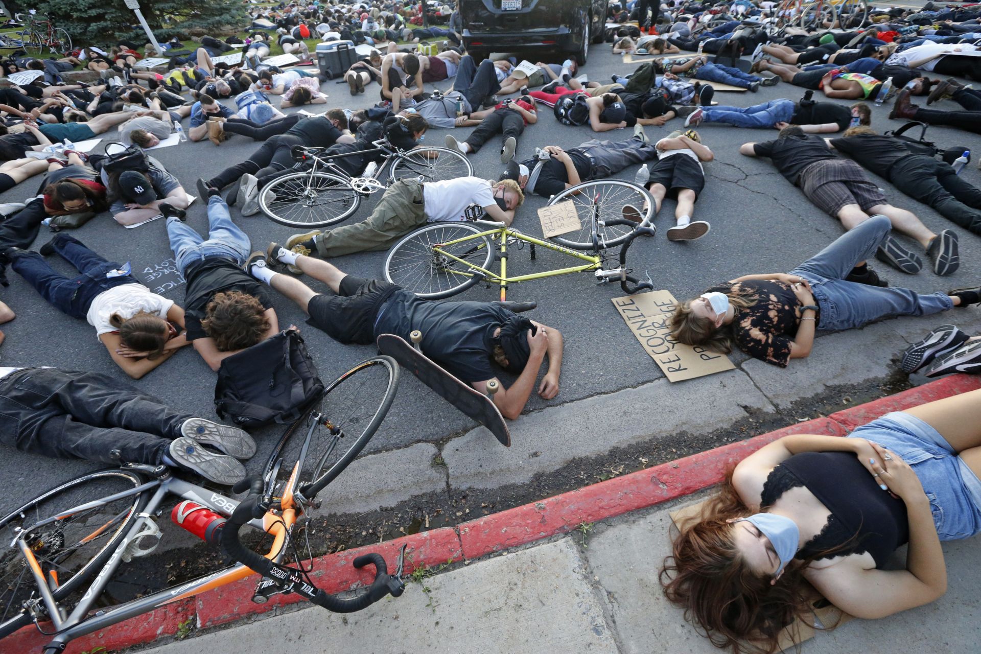 Протестен флашмоб в университет в Юта