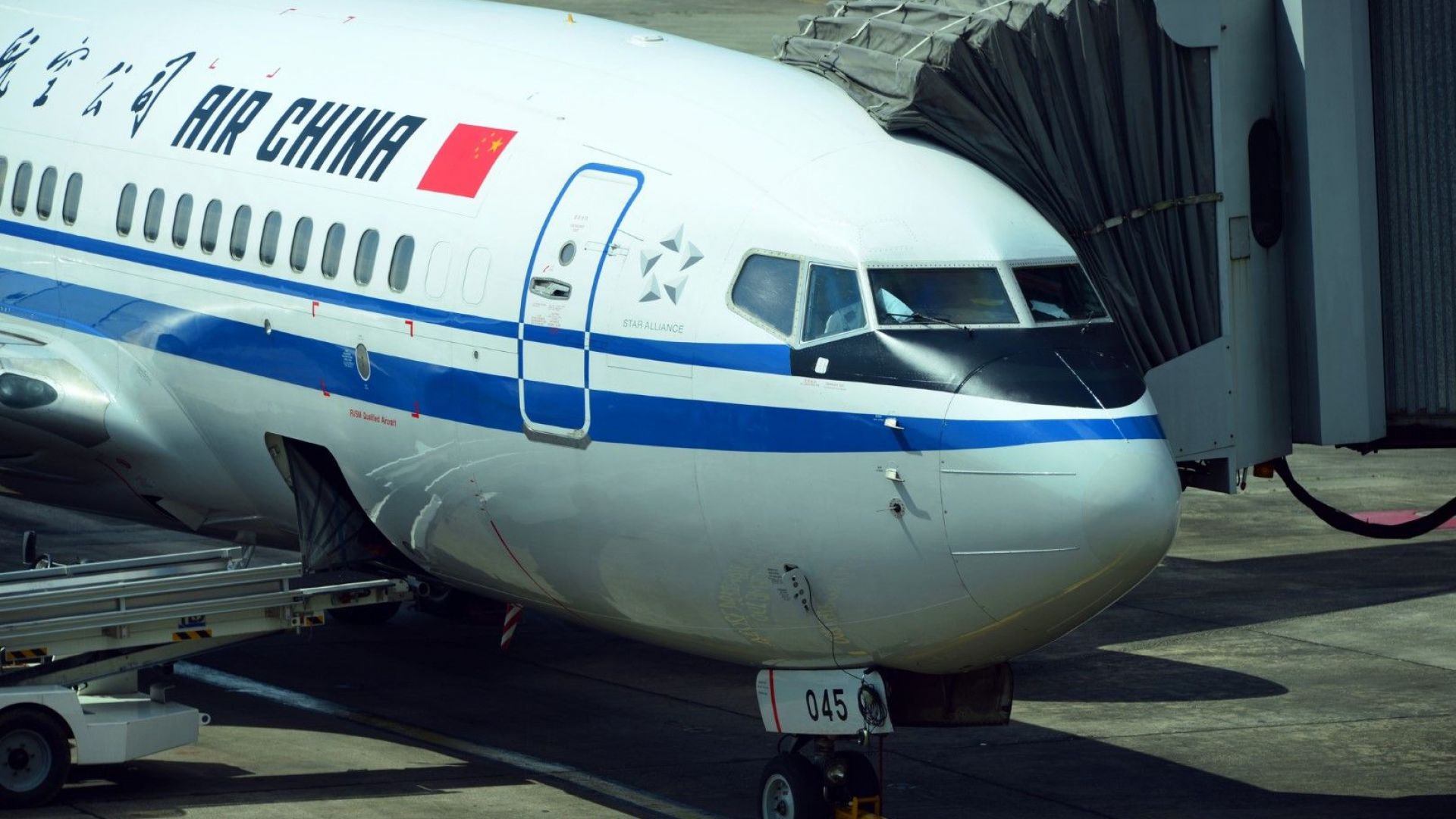 Вашингтон отвори нов фронт във "войната" с Пекин: зачеркна китайските авиокомпании