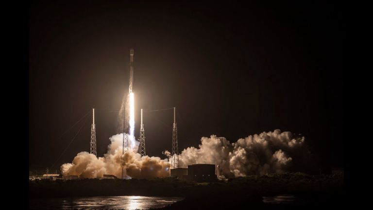 SpaceX изведе в орбита още 57 сателита за Starlink