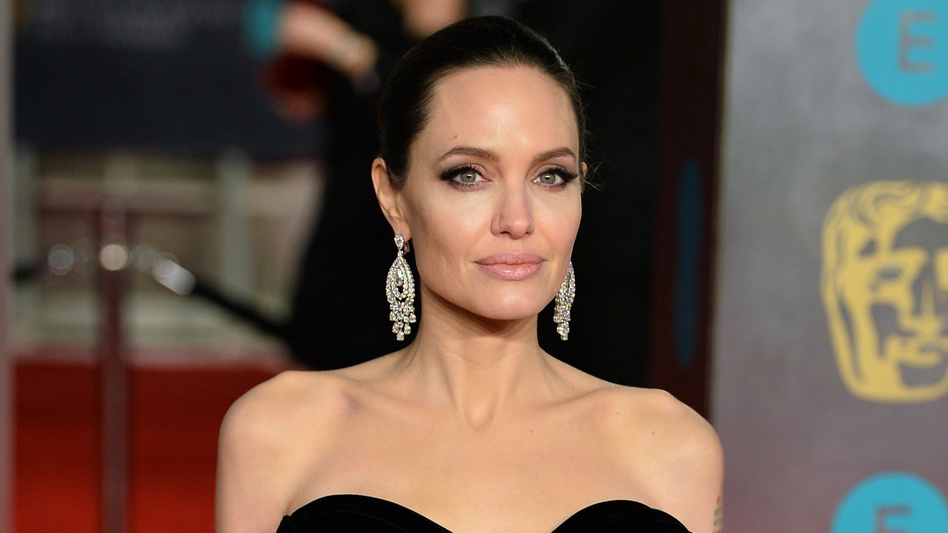 Анджелина Джоли разглежда имоти в Лондон, иска да се мести с децата