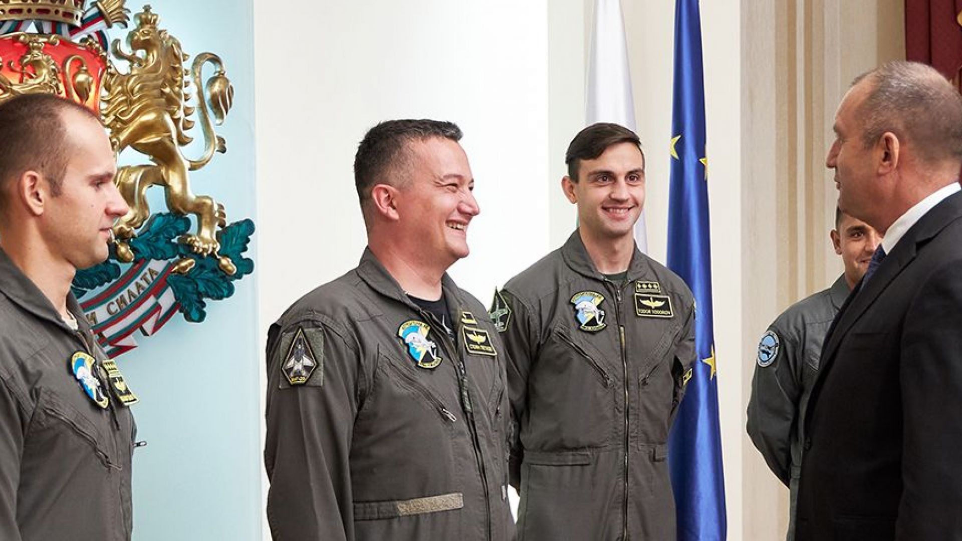 Първите пилоти, които ще летят с F-16, отидоха при президента Радев (снимки)
