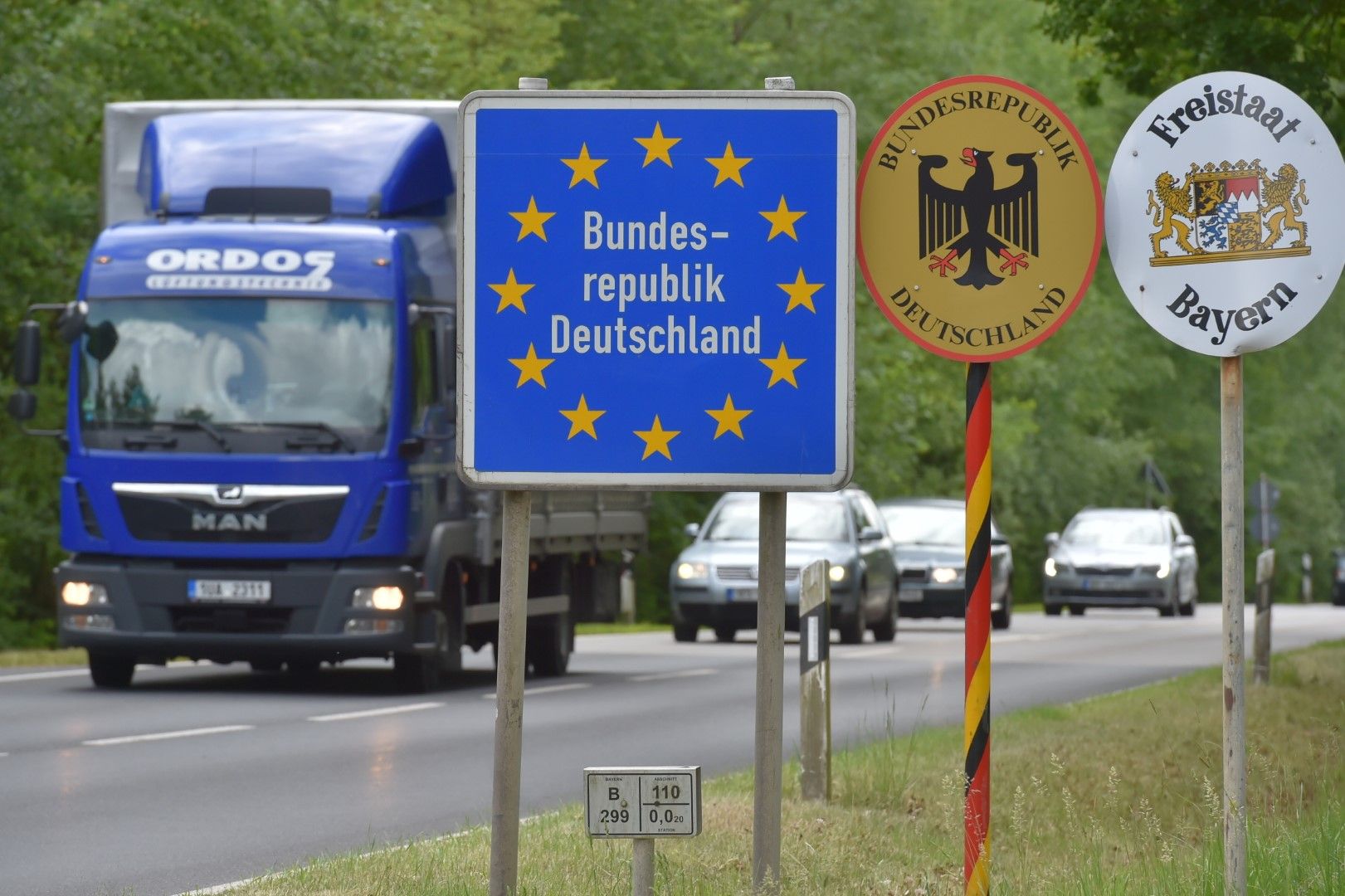 Ограничения обаче се прилагат и за преминаване на границите в самия ЕС