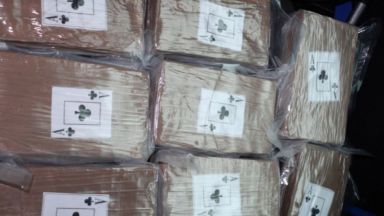 Мексиканската армия е задържала самолет превозващ 1 5 тона кокаин на