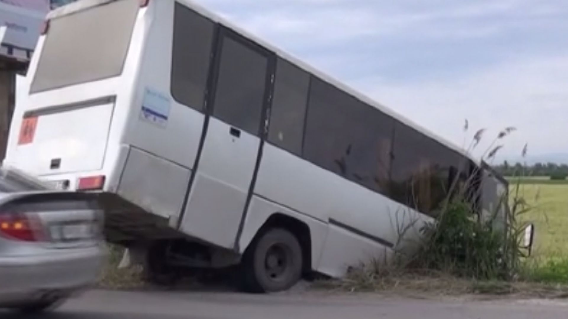 Автобус по линия Пещера Пловдив с петима пътници пропадна