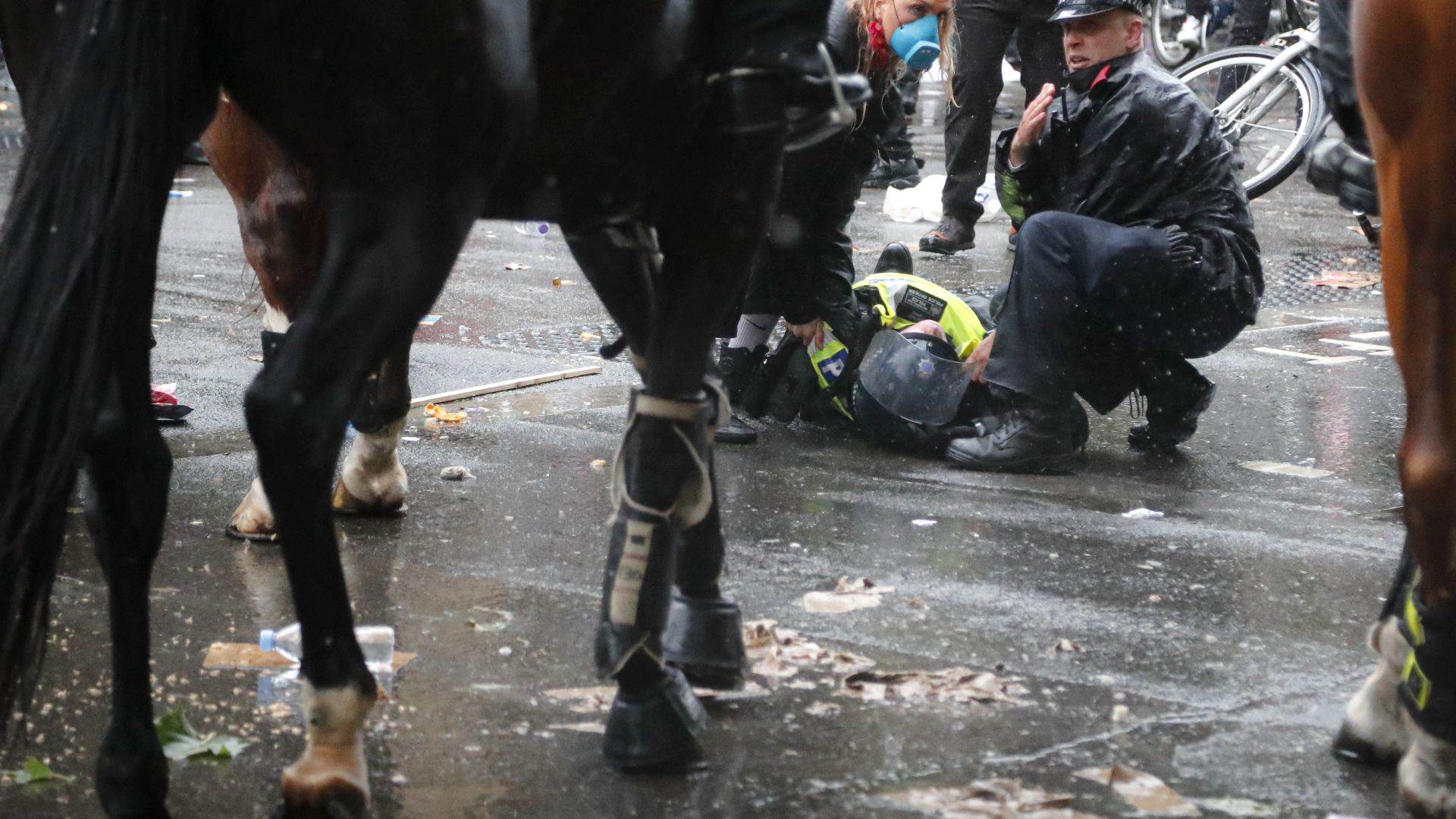 Многохиляден антираситски протест се провежда в Лондон след убийството на