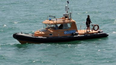 Тийнейджър скочи от хеликоптерна площадка и изчезна във водите на Дунав