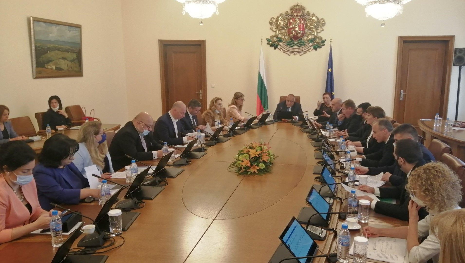 Правителството се събра на извънредно заседание, за да утвърди сумите, които "Булгаргаз" трябва да възстанови на клиентите си