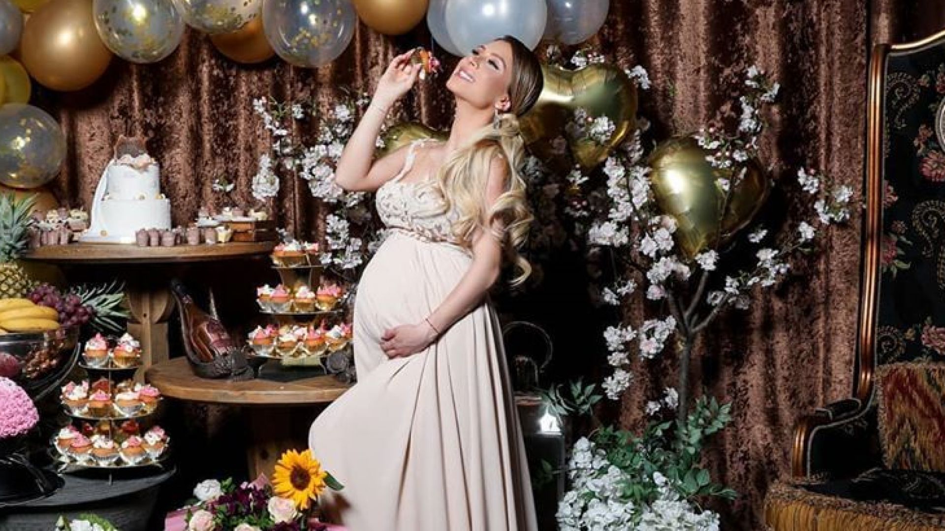 Бременната плеймейтка Ася Капчикова с непоказвани снимки от рождения си ден
