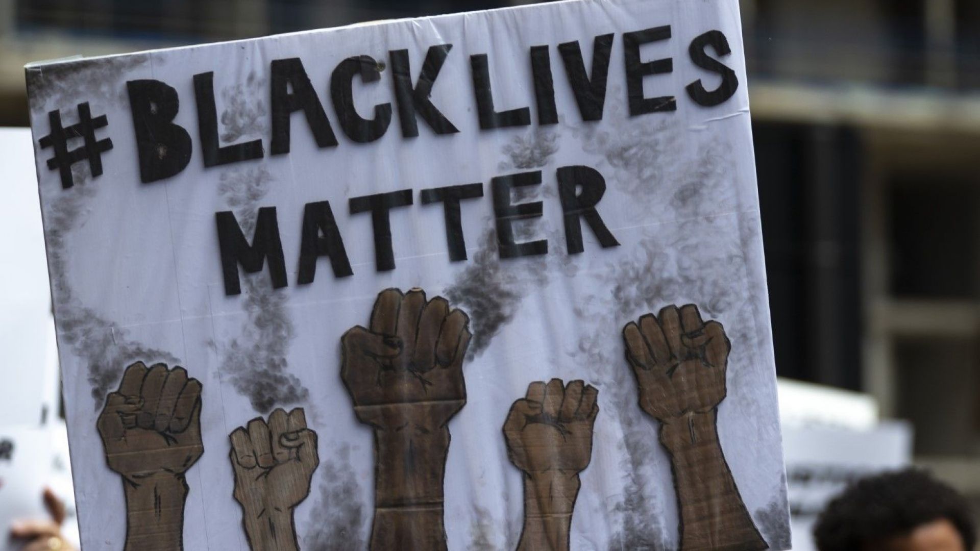 Америка на Доналд Тръмп се бори с необичайно съчетание от