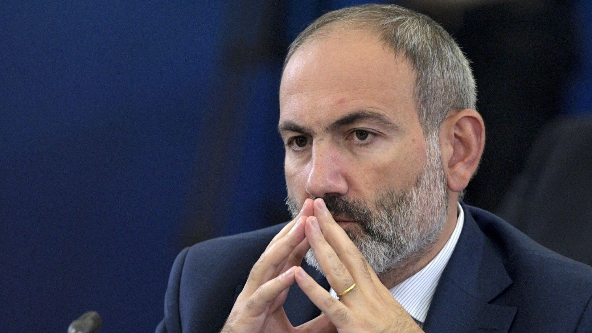 Арменският министър председател Никол Пашинян уволни вчера началниците на армията полицията