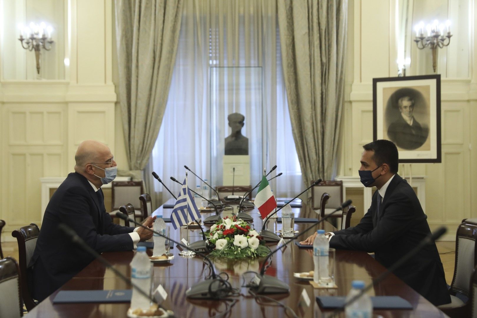 Министрите на външните работи на Гърция и на Италия Никос Дендиас и Луиджи ди Майо обсъждат постигнатото споразумение