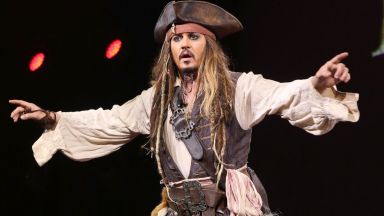 "Дисни" дава на Джони Деп 301 милиона долара, за да се върне в "Пиратите"