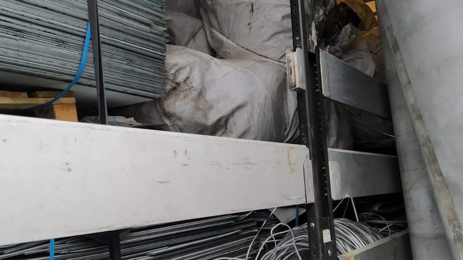 137 т пластмасови и метални отпадъци в турски тирове задържани на Капитан Андреево (снимки)